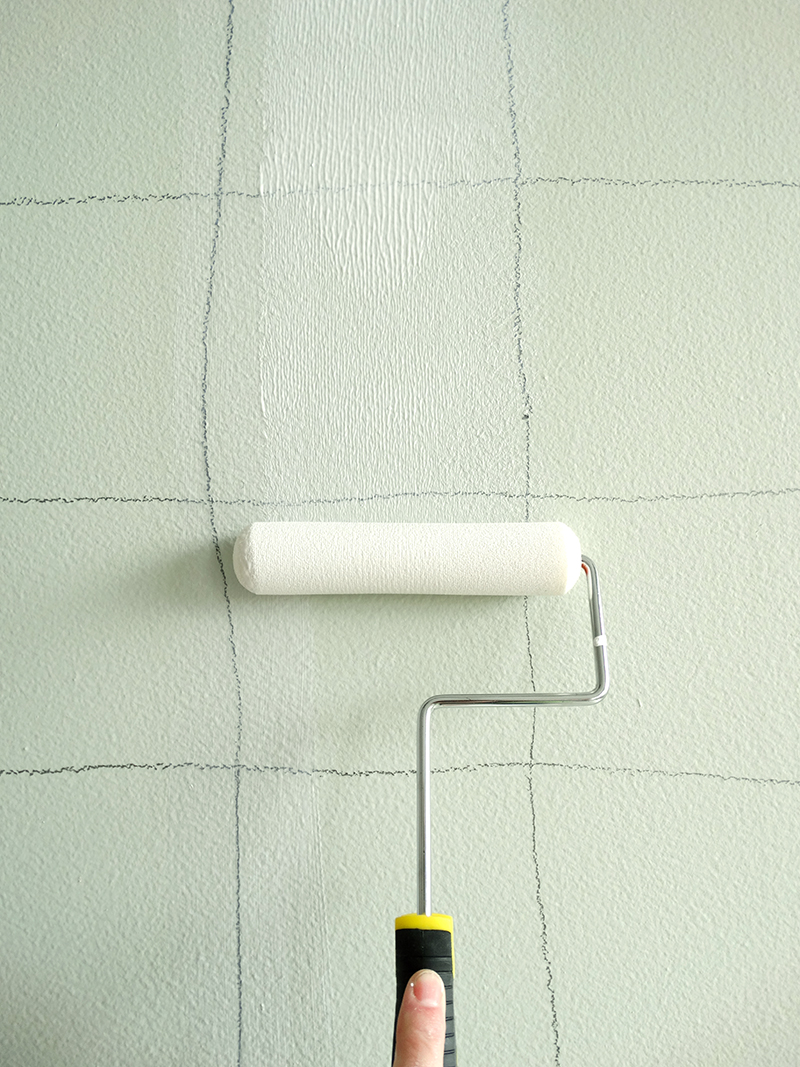 Colorhouse GLASS .02 - green wall with checkered pencil lines DIY